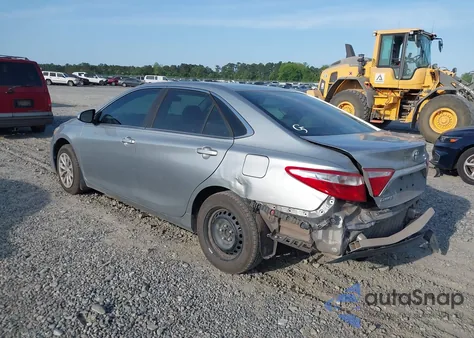 2015 Toyota Camry Le z USA, uszkodzony, nr VIN 4T1BF1FK9FU094401